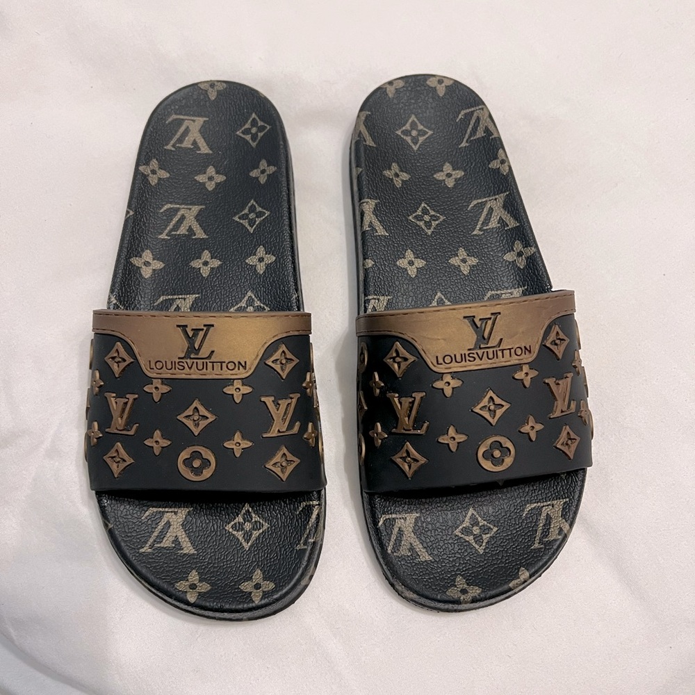 🌻Louis Vuitton slides🌻